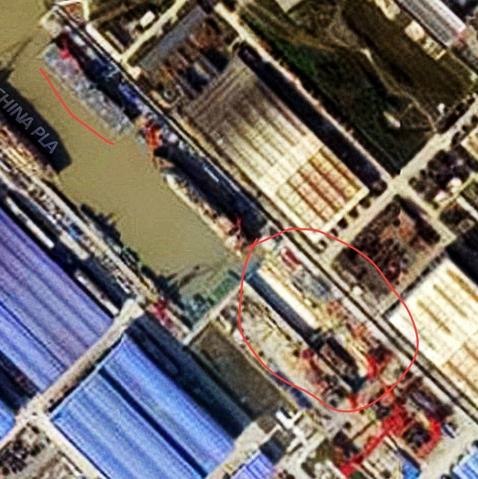 之前没发现，11月10日的卫星图上不光有076刷号，某厂的1号新船坞也投入使用了