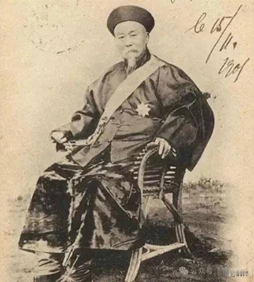 李鸿章到底是英雄还是罪人?怎么去评价李鸿章。其实如果我们站在李鸿章的角度去考