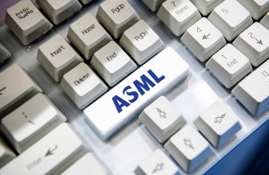 ☁听说没？台积电最近做了个挺狠的决定，把一台价值4亿美元的ASML顶级光刻