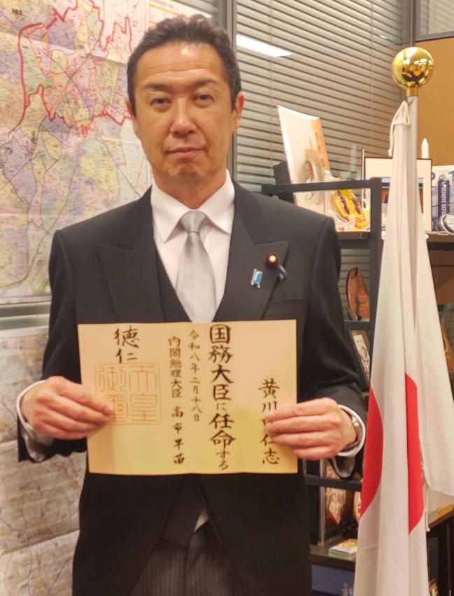 中日关系僵了大半年，日本终于坐不住了。去年11月高市早苗发表错误涉台言论后，