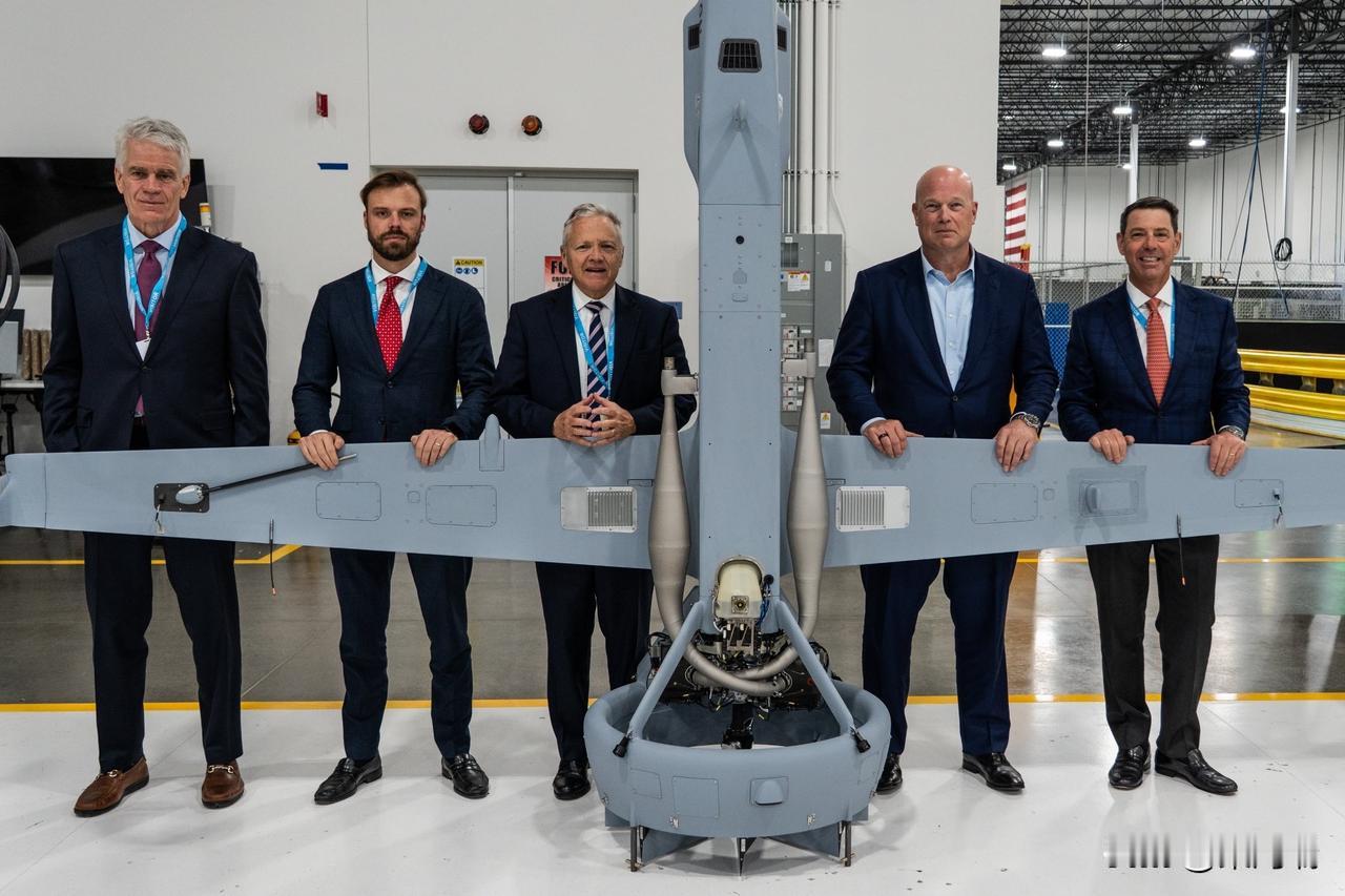 四位美国驻欧盟地区的大使最近访问了ShieldAI在德克萨斯州的工厂，观看