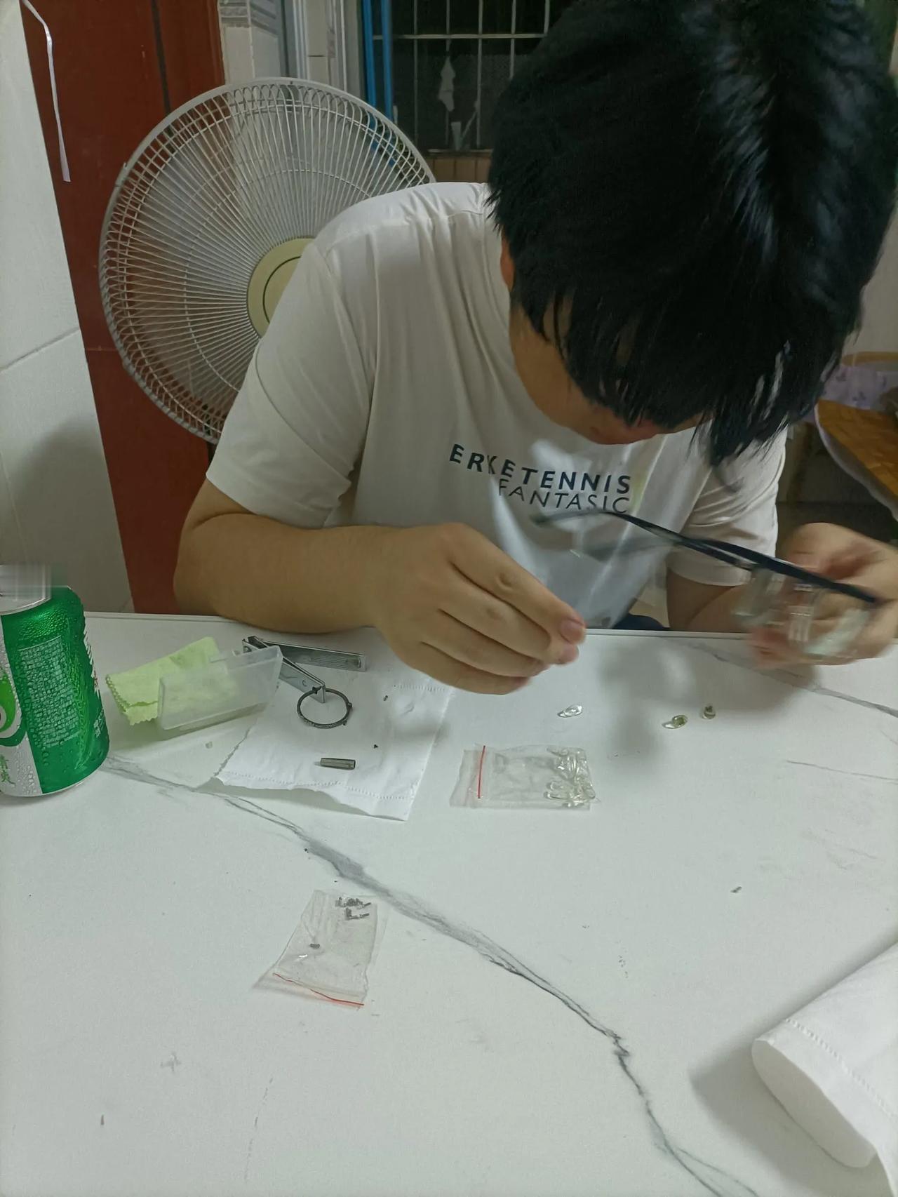 三年民办高中，四年民办大学，一般家庭是真顶不住。同事家的孩子，从出生就在深圳