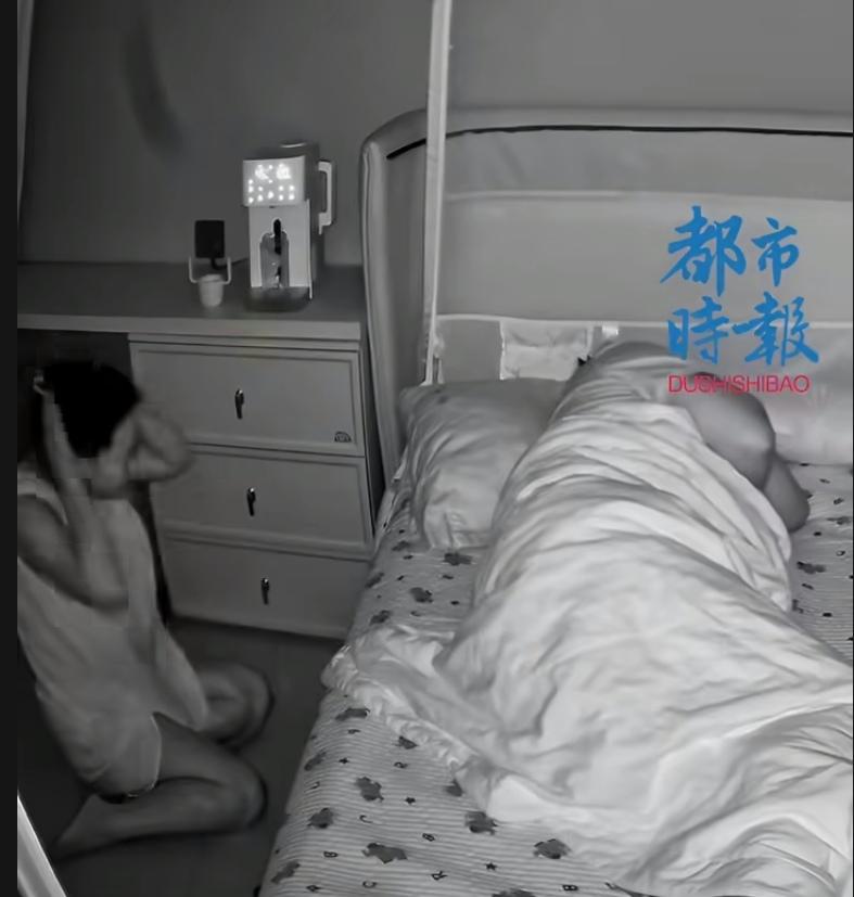 这位宝爸，把“夫妻分工”演成了“摔跤比赛”——半夜孩子要喝奶，你不想起，就把老婆