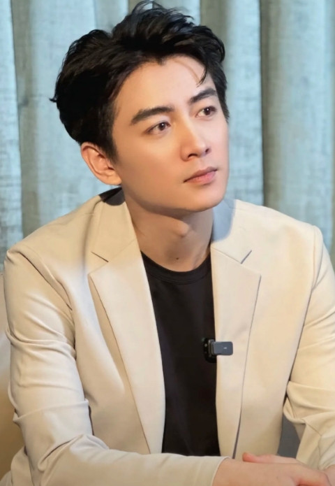 天啊，以前只知道陈晓就是一个演员而已，现在才知道，他不仅是一个好演员，还是一个低
