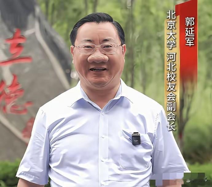 天下大了什么人都有，这两个哥们儿太有特点了，一个鼻子大，一个脖子粗，从面相上看，