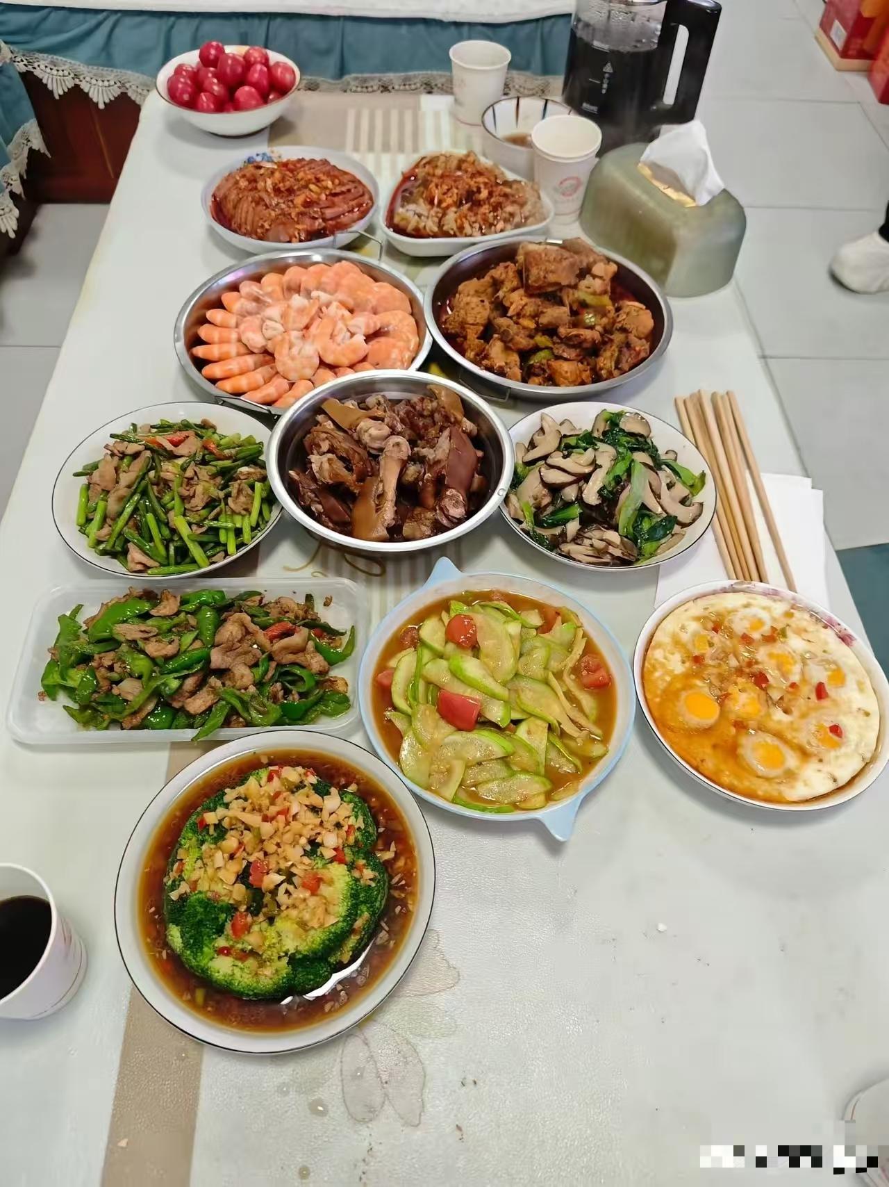 有婆婆做年夜饭的吗？我孩子小时，大年三十没饭吃，我到对门小卖部买泡面吃，想起来那