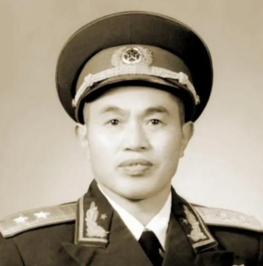 1969年11月，兰州军区司令往作战值班室打电话，进行查岗。电话铃声在深夜的