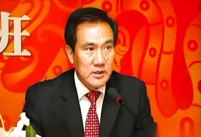 我看到那条新闻的时候，脑子里“嗡”的一声。74岁。退休了整整15年，孙子估计