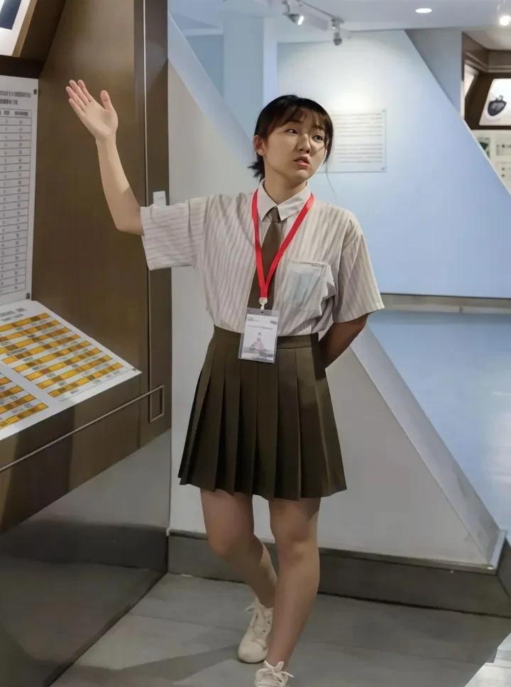 杨同学8月5日深夜修改硕士学位论文，并解释，是因为24年2月受到了记者的滋扰，一