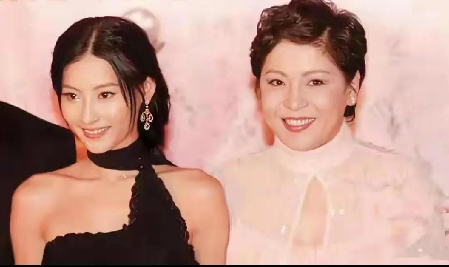 谁能想到!与向太决裂10年的张柏芝,竟靠一档综艺实现口碑逆袭!在《一路繁花2》里