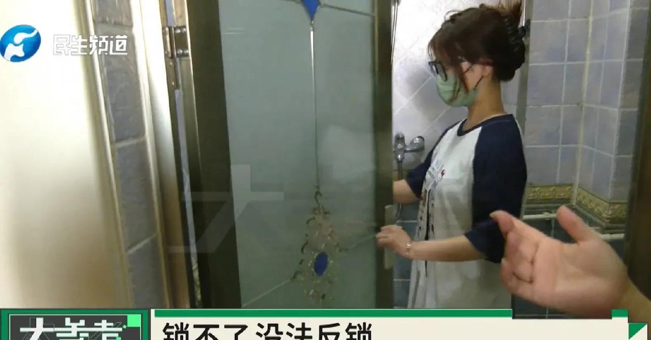 河南郑州，女子刚大学毕业，和朋友准备租房，为了省钱，她们选择合租房，但要求是房东