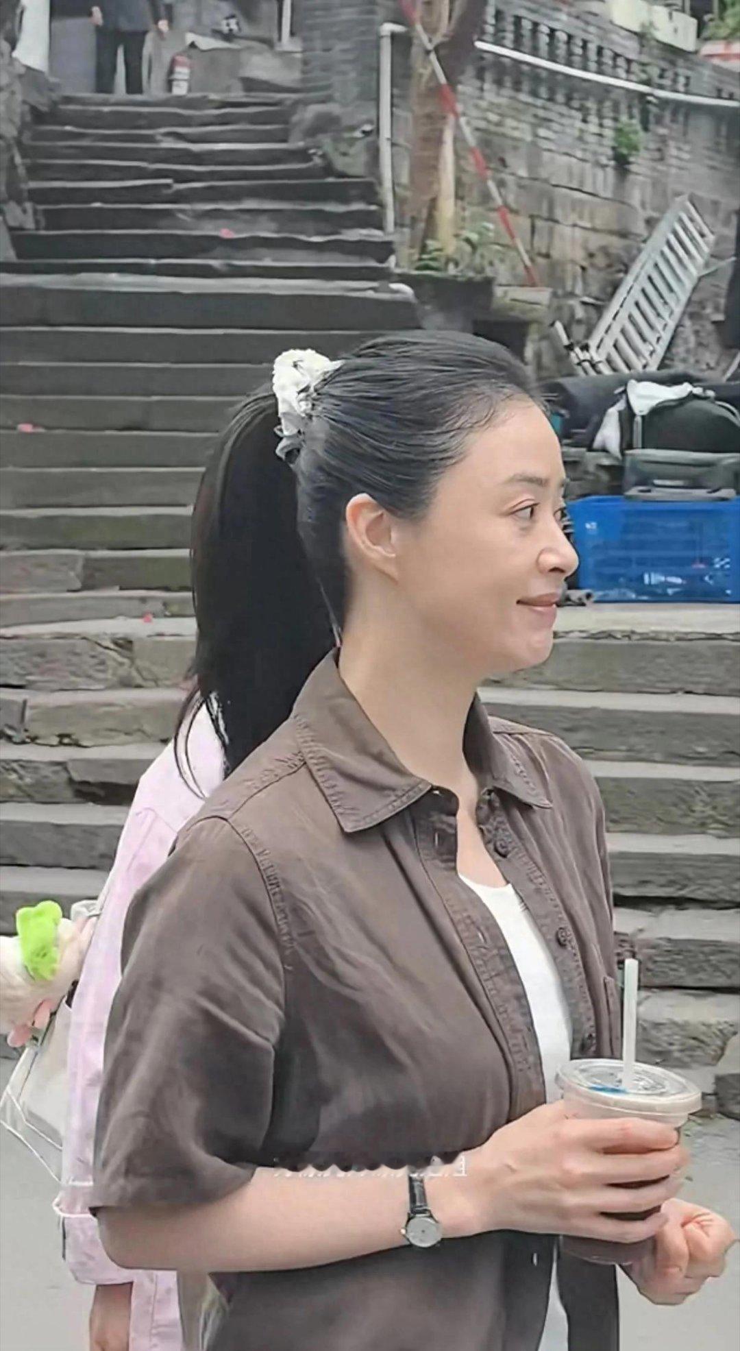 蒋欣生图曝光！素颜垮了仪态却超圈粉​​​
