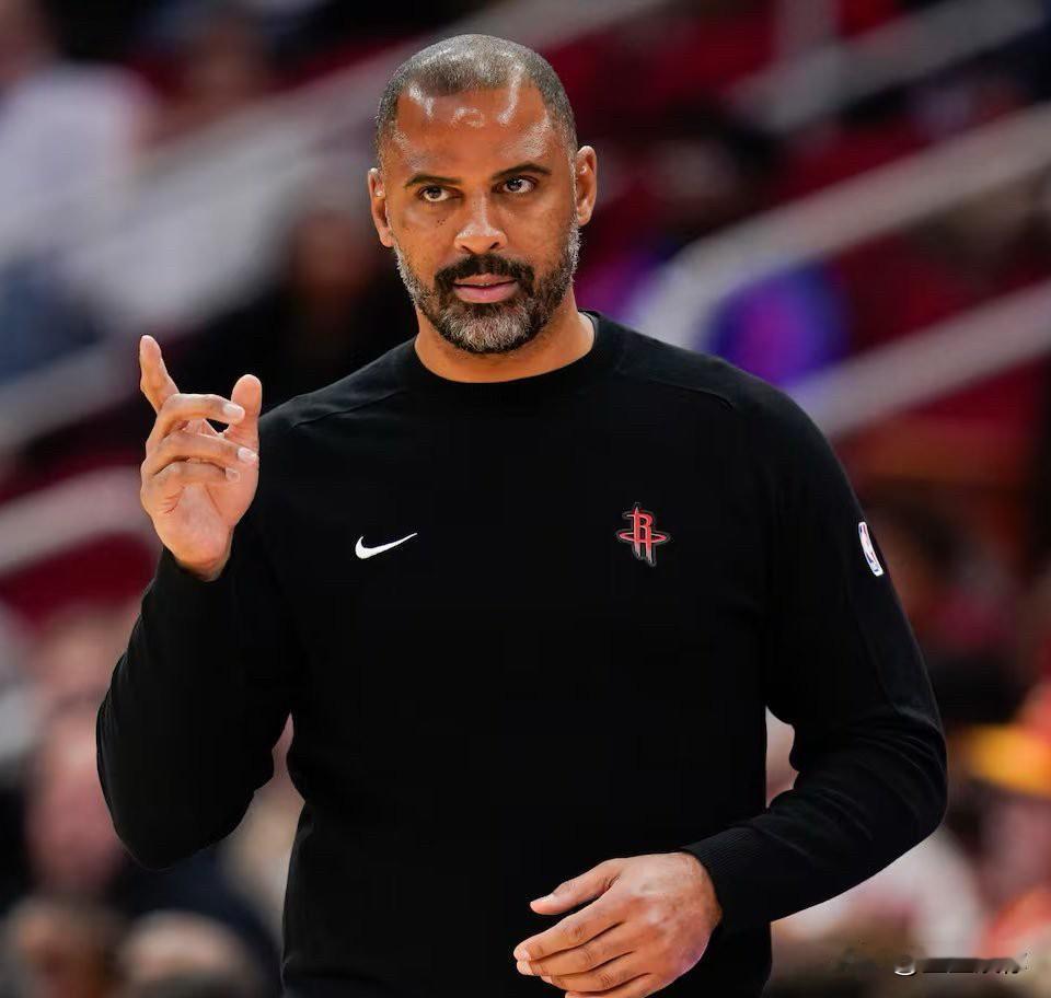 火箭球迷都把乌度卡当成宝，别的不说，他一走人家凯尔特人就拿冠军了。现在申京没