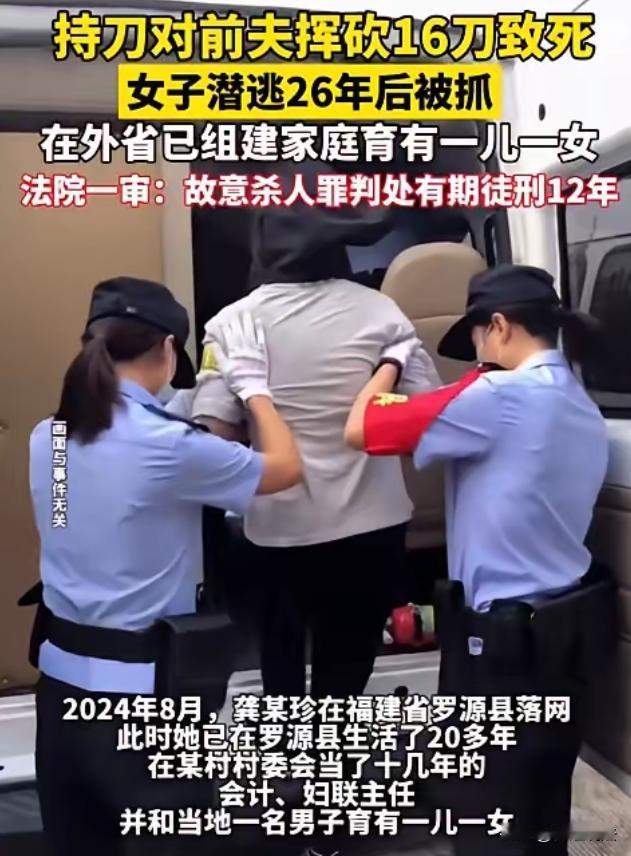 湖北咸宁，一男子离婚后还和前妻同居，竟撞见前妻与别的男人在家发生关系。男子怒不可