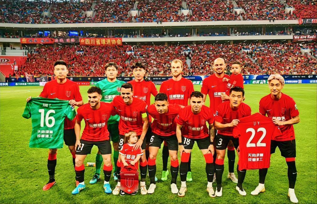 中超最后三轮争冠“三人组”赛程难易程度如下海港——“地狱难度”蓉城——“困
