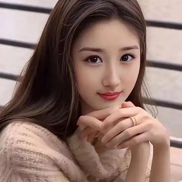 优雅气质女孩，微笑中的美丽。少女感微笑女孩美少女的微笑温柔高贵的女性高贵的