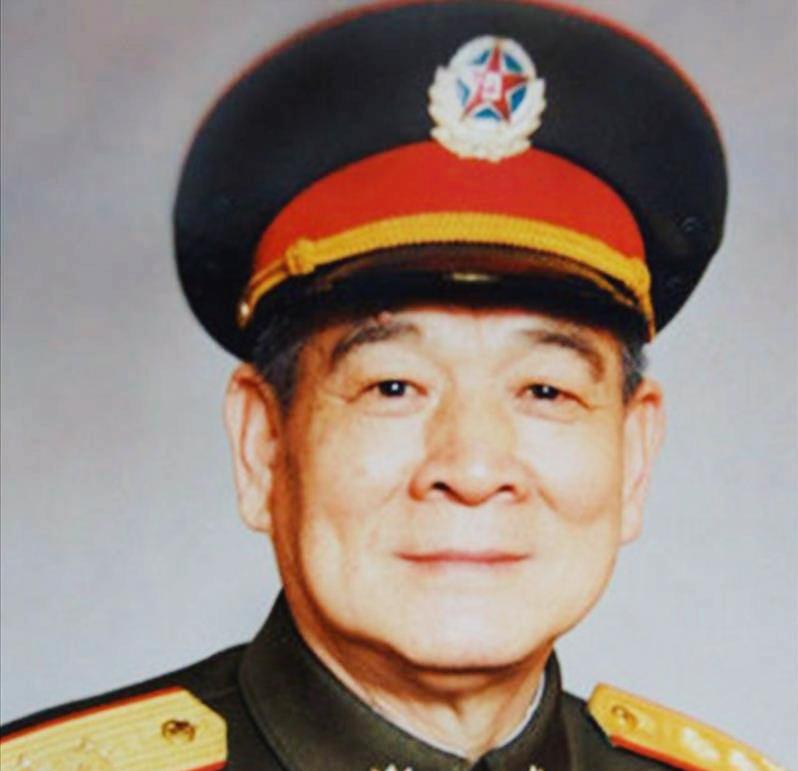 1975年正在训练的王英洲突然被军长叫去办公室，他忐忑是不是来劝他退伍的，没想到