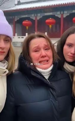 一位乌克兰母亲说了一句话让全网泪目，她让三个女儿都嫁给中国人，连彩礼都不要，也没