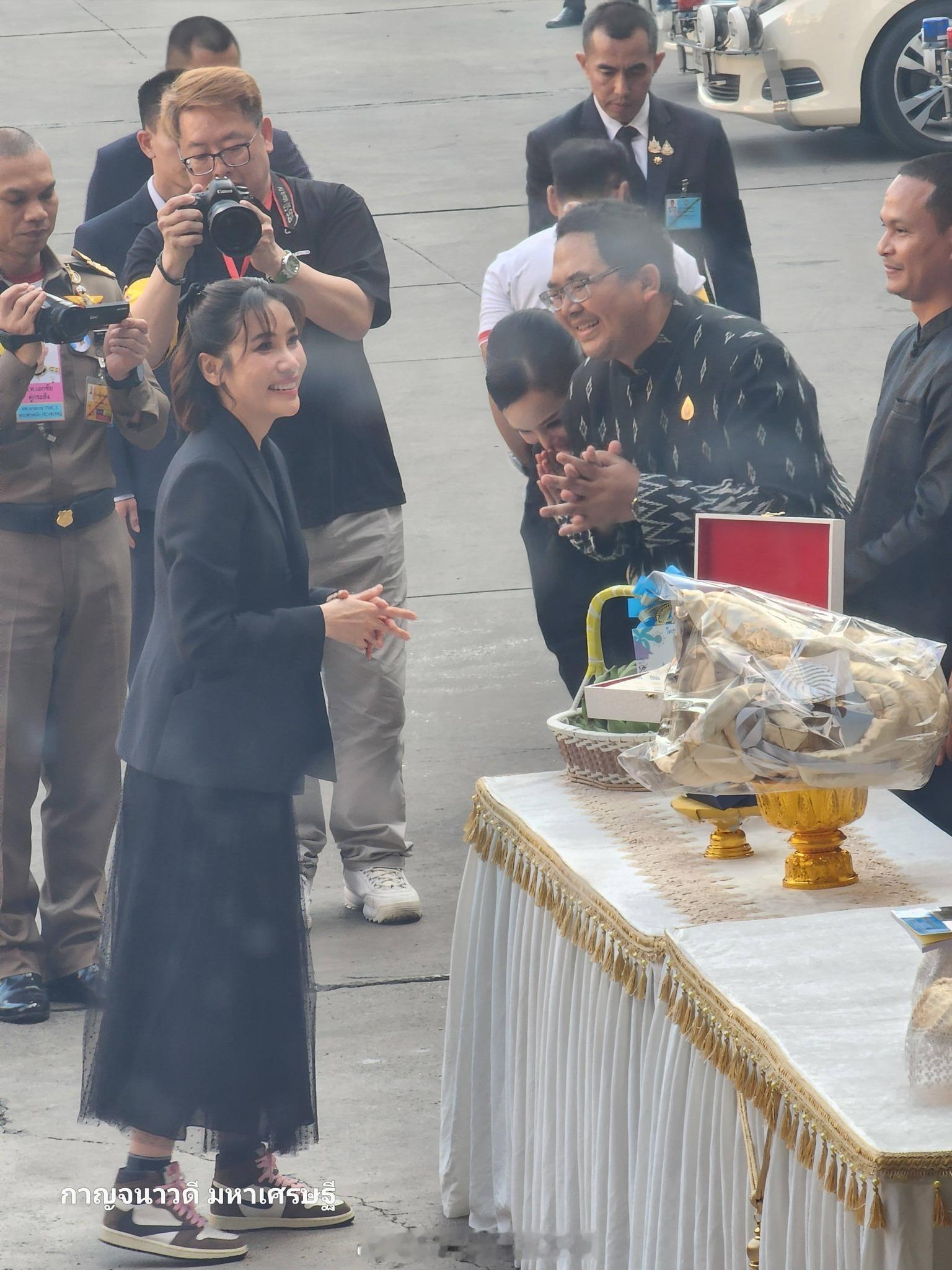 王室王室泰国王室诗妮妠诗妮妠其他一些零散活动，照片大多是粉丝拍的。