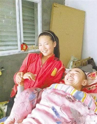 2001年，安徽一男子不慎摔成高位截瘫，谁知，妻子竟撇下父女俩一走了之。绝望之际