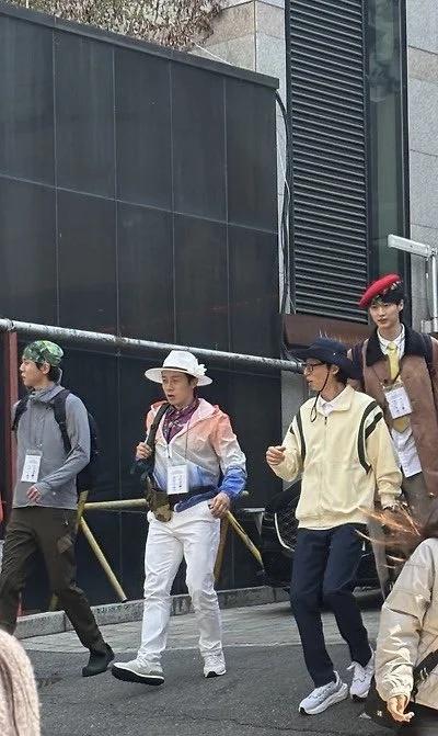 边佑锡2.5m哈哈哈哈哈我笑得不行…啊啊啊啊这也太高了哈哈哈哈在录制《闲着