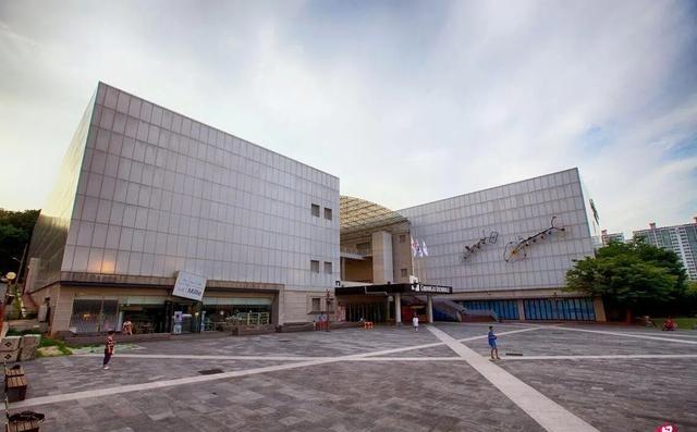 中国撤展后，韩国光州急了。距离第16届光州双年展开幕只剩两天，事情却闹大了。原本
