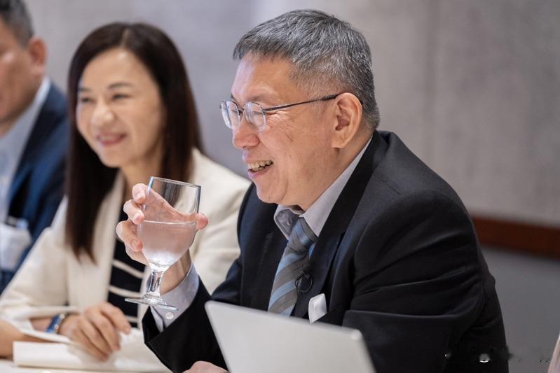 柯文哲“副手”大赞蒋万安：有领导者温度曾被柯文哲邀请担任2024副手、后担任