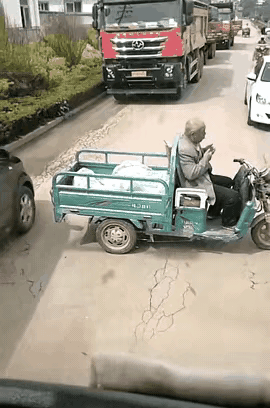 大爷就是牛，横行霸道。