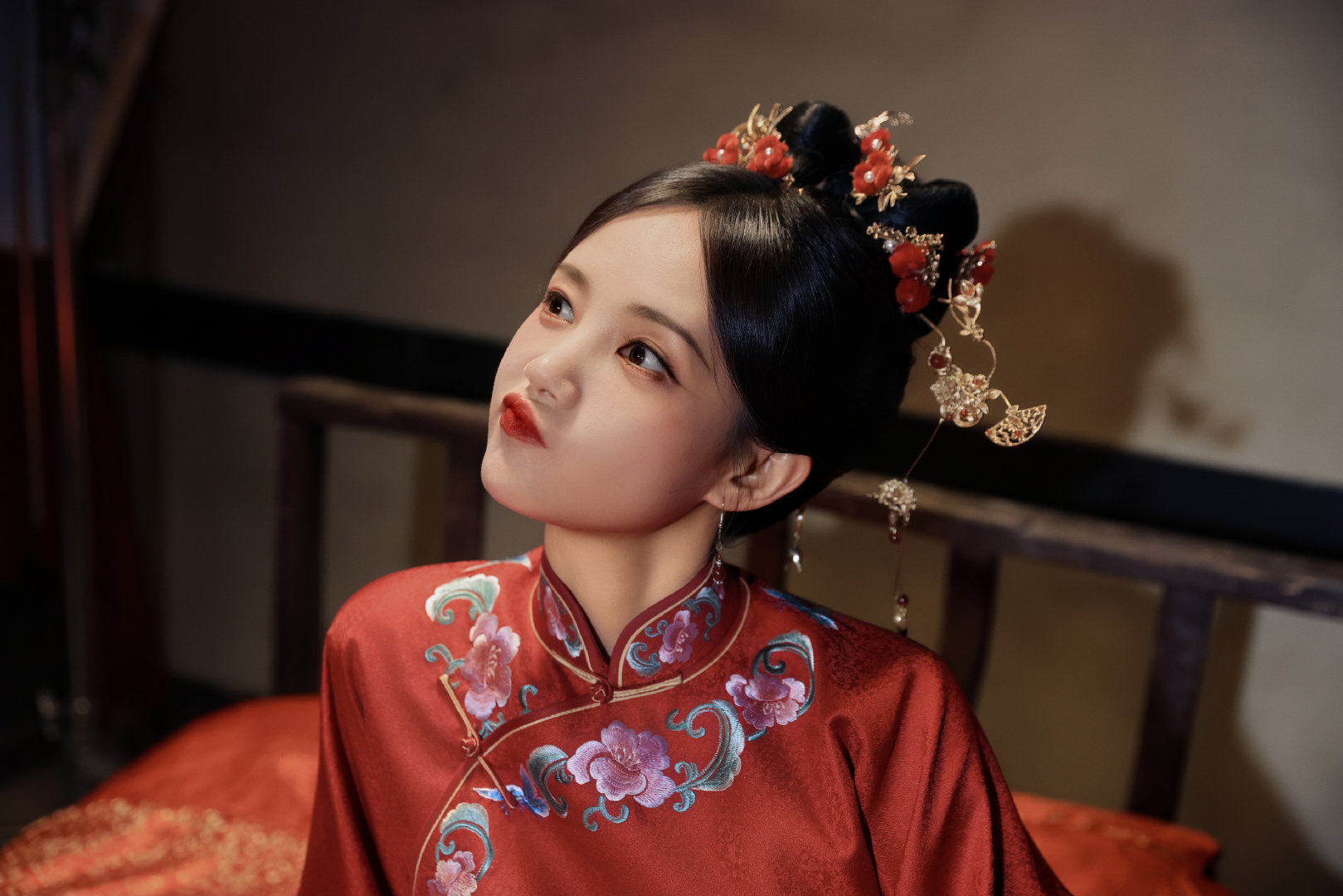 #李一桐#🐍#人生如戏全靠燕计#「察燕观色」#李一桐江飞燕#收到一封装着照片的信，似乎和江飞燕有关