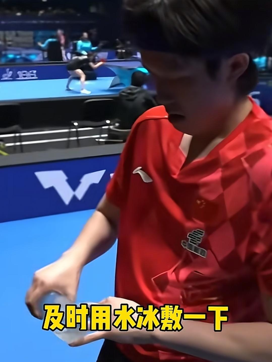 比赛中王楚钦左手意外受伤牵动了无数球迷的心。伦敦世乒赛小组排位赛第三场，中国队