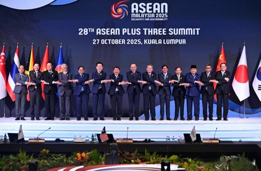 不可否认的两个现实，一个是就是新加坡总理黄循财所说的，东南亚最大的投资国是美国不