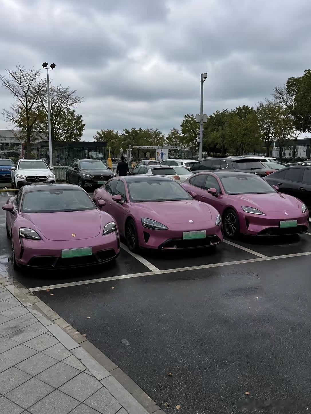天啊，另外两位车主会尴尬吗？