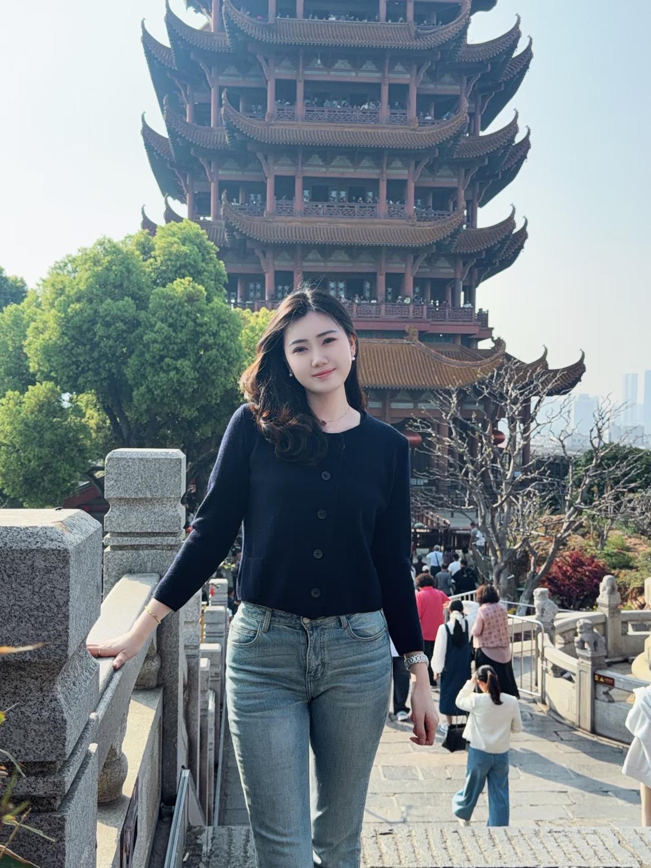 来武汉的第一站，赴一场黄鹤楼的约。不用赶行程，不用赶时间，就慢慢走，慢慢看，感受