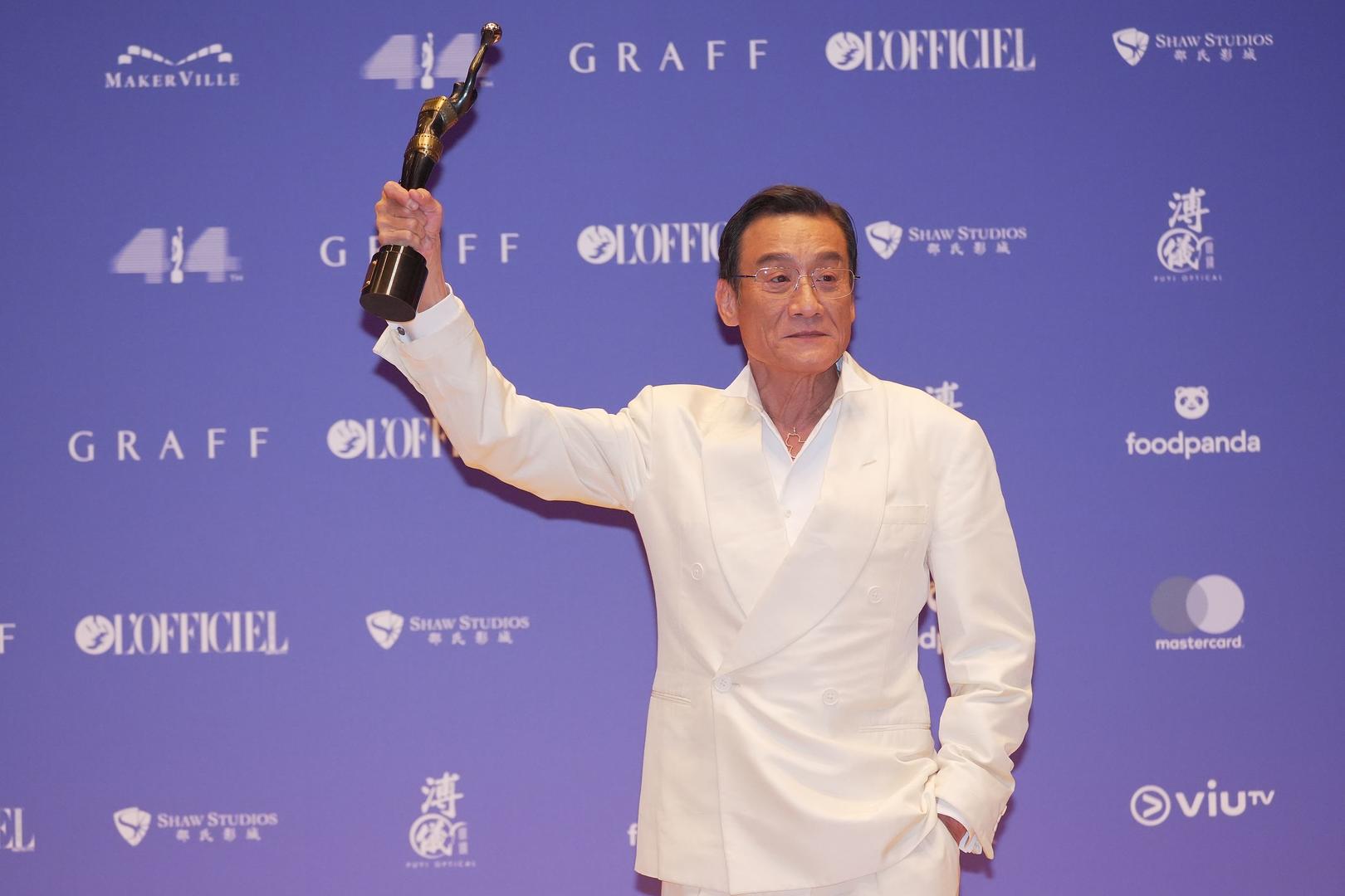 梁家辉5封金像奖影帝 流泪感谢妻子