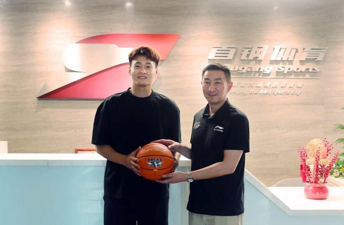 这就是双向奔赴！赵睿感谢！众队友发文欢迎确认过眼神，赵睿是北京队想要的人，北京