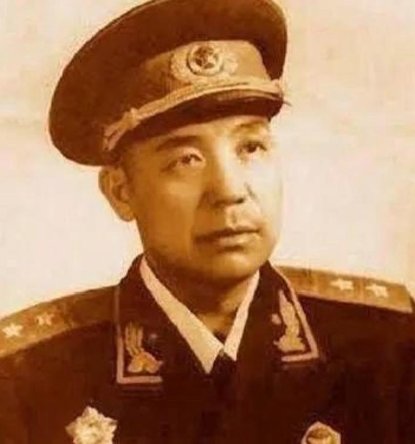 1955年，大授衔上，42军军长吴瑞林穿了普通干部军装，心里直嘀咕：“我现在没有