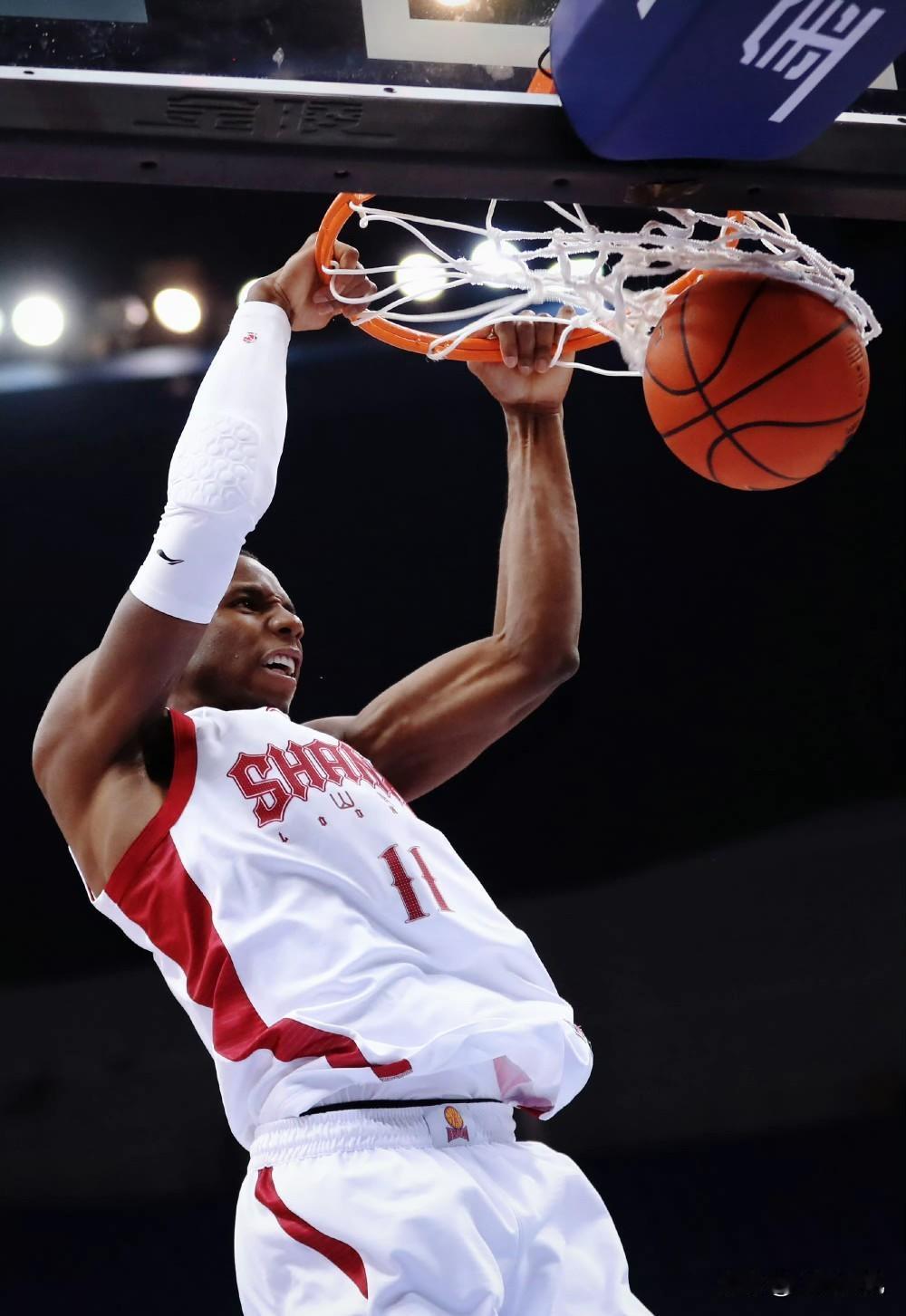 迪亚洛疑似谈自己的犯规离场！迪亚洛在与广东男篮的比赛中，出场16分钟得到9分7