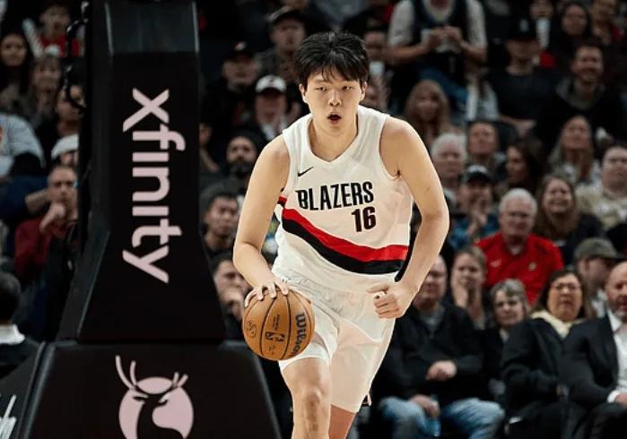 杨瀚森被dnp也不是一件坏事。要是放他上去，他的弱点会被无限的放大。开拓者打