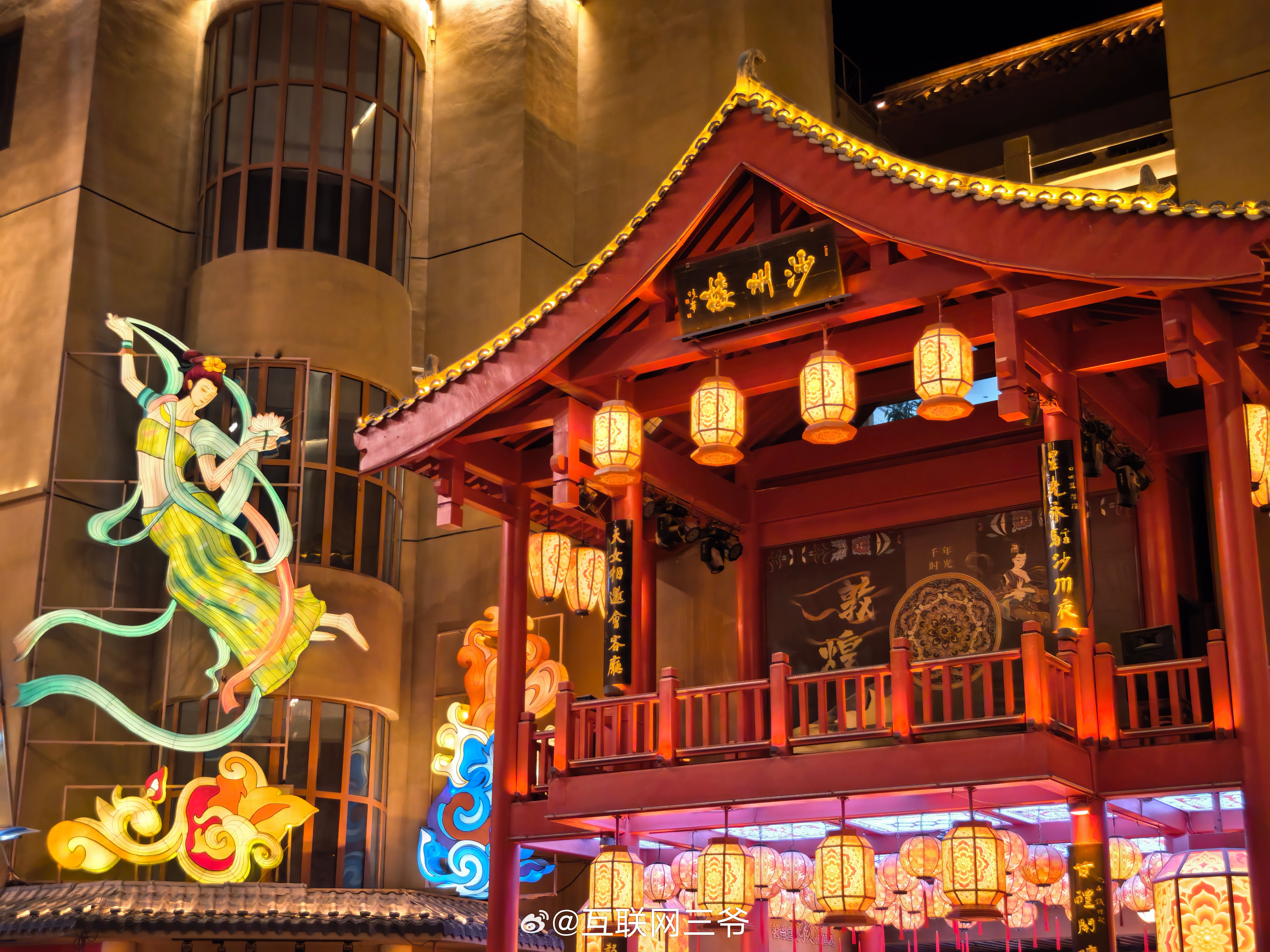 鸣沙山月牙泉的旅游旺季还没来，忙完试驾之旅后去敦煌夜市转了一圈。打卡了夜市号称6