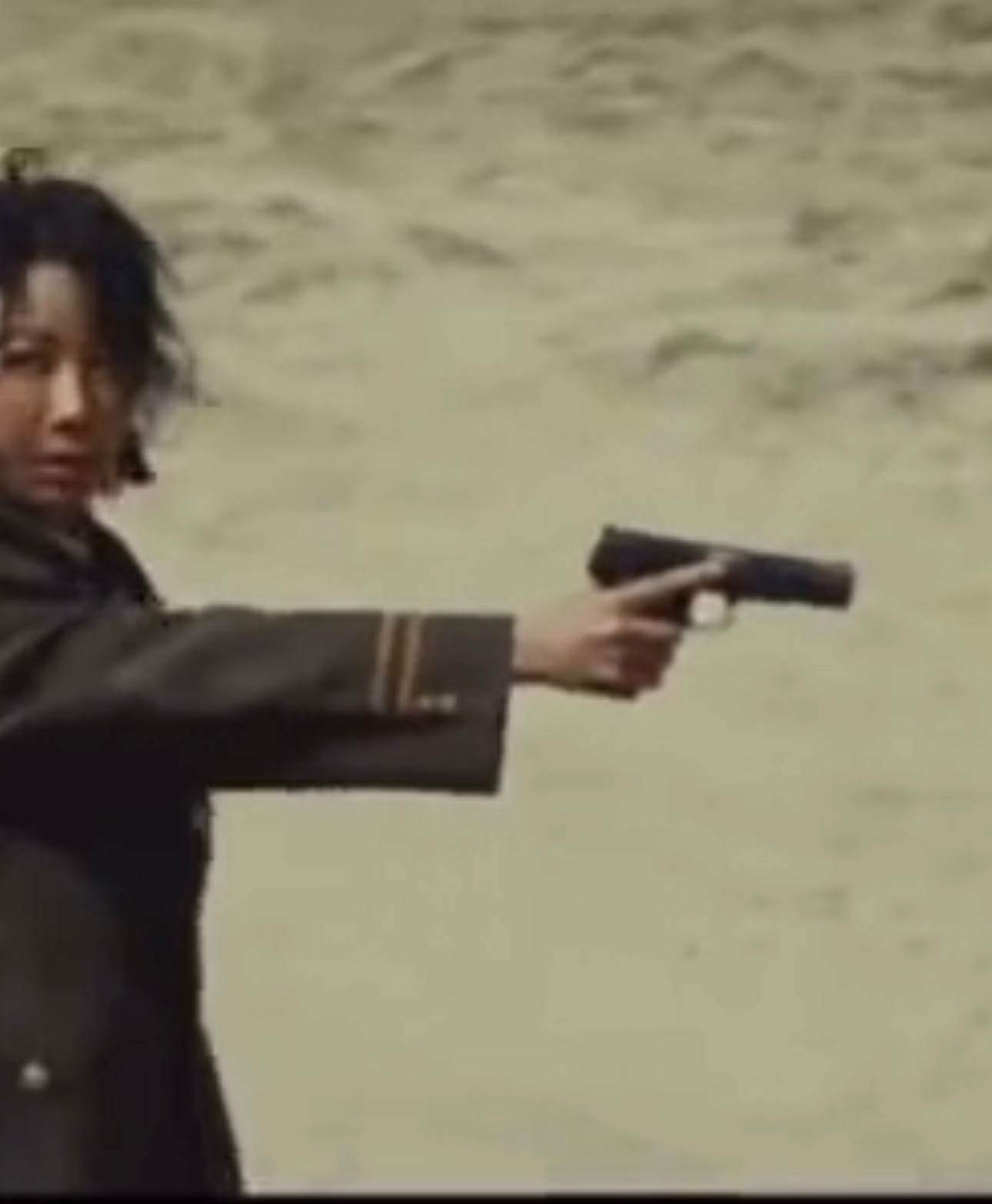 今日提问3️⃣：握抢手势对不食指需要扣进板机不？