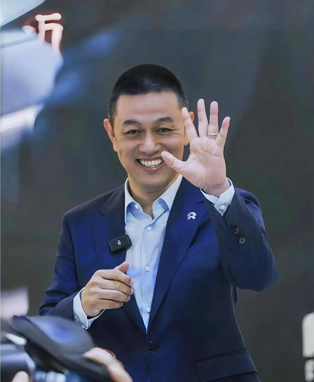 墙倒众人推啊！蔚来李斌的翻脸的速度比翻书还快啊！前段时间才看到蔚来和小米一团