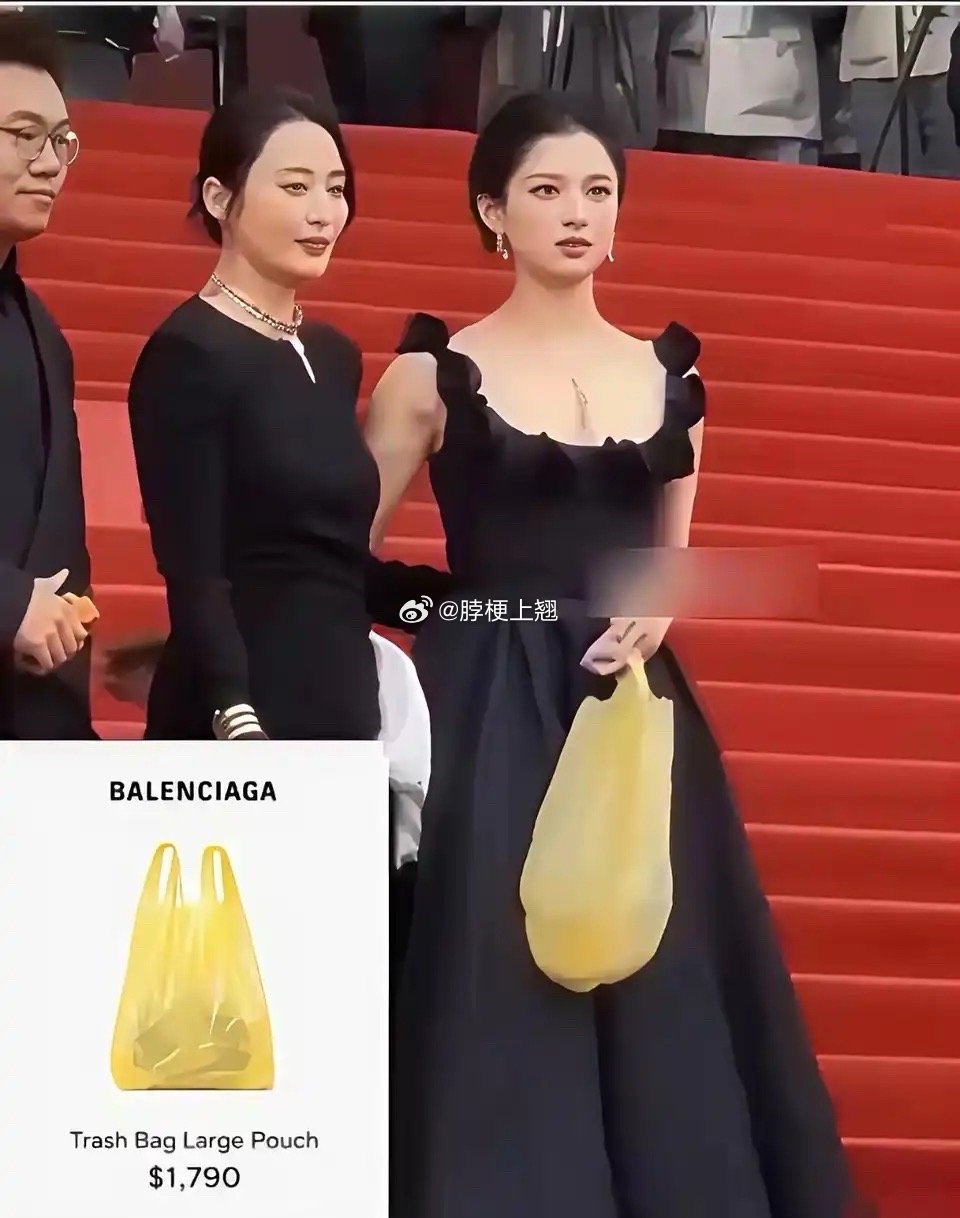 你敢相信明星手里拿一个塑料袋，价值高达1790元，实在不知道这塑料袋贵在哪里？