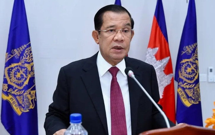 洪森想取代西哈莫尼当国王之心已久，洪森之所以迟迟没有动手，只是顾忌西哈莫尼国王