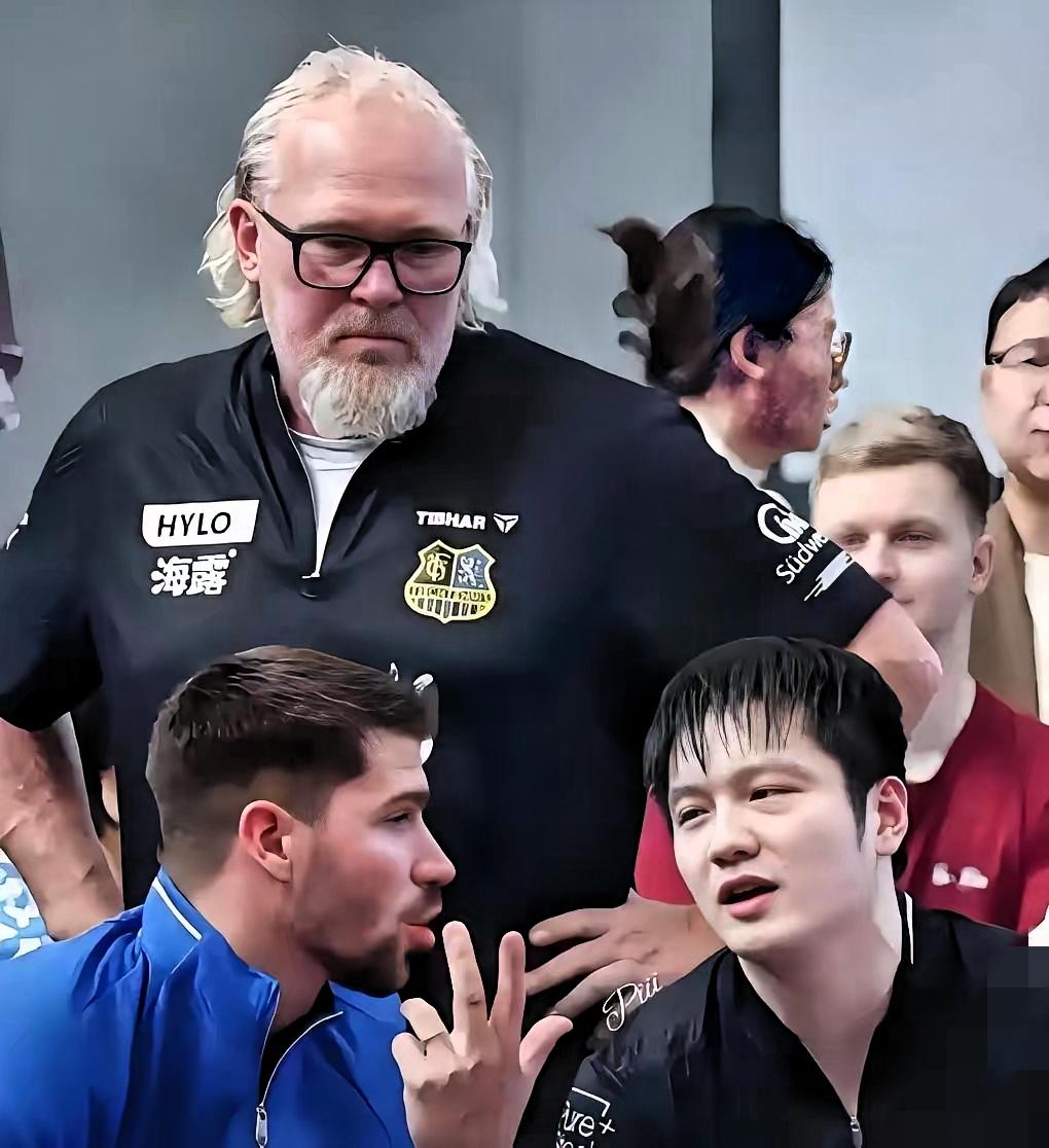 你敢信？中国乒乓选手樊振东，在德国把小球玩成了顶流狂欢！18万人口的小城萨