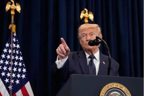 最新的民调一公布，全网都讨论的火热，特朗普的支持率直接掉了5个点，只剩33%，这