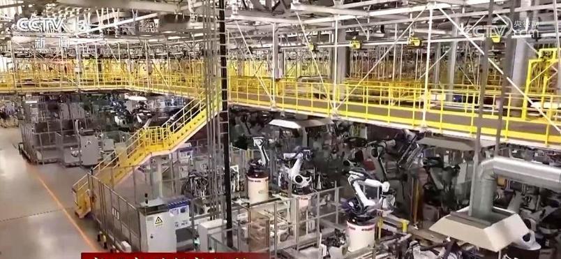 英媒急眼了，跑出来骂德日：当年你们拿瓦森纳协定卡中国机床，卖"猴版"、装GPS、