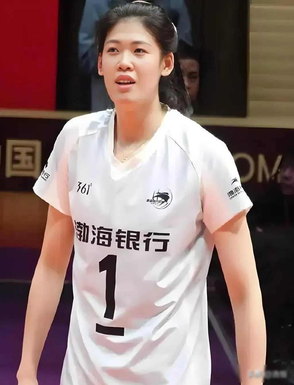 朱婷缺席，新人上位，女排换血静悄悄网上流传着一份2026年女排集训名单，这份