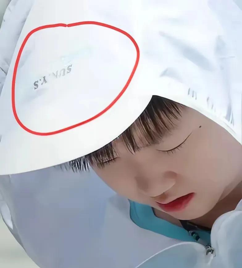 5.14王楚钦一语成谶，今天国乒集体头顶一块布，只有孙颖莎的特殊。你们快看，
