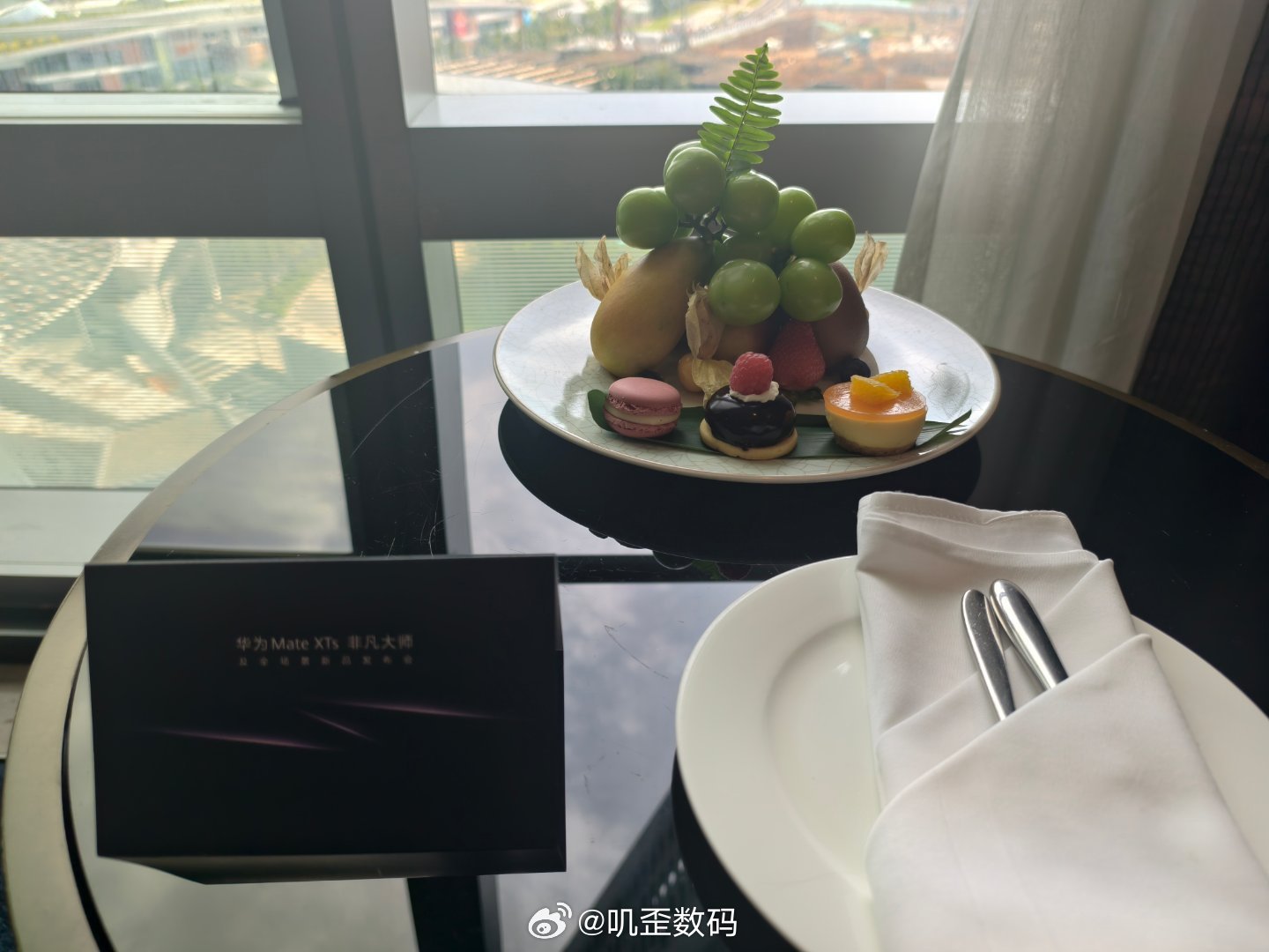 明天一起来看看华为MateXTs非凡大师及全场景新品发布会呀，期待三折叠会卖多