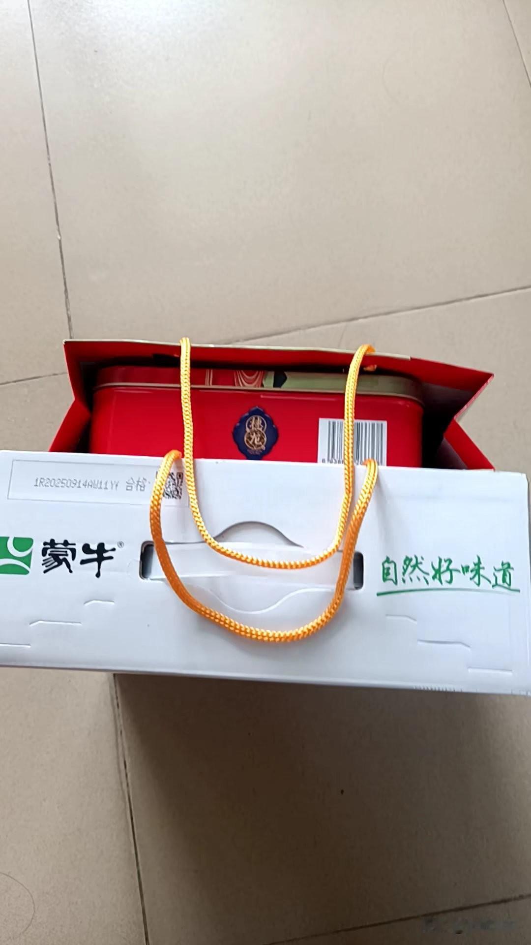 远嫁外地接近10未回家的姐姐，中秋回了趟娘家，就给年迈的父母买这两样东西，你们觉